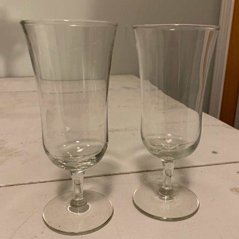 2 Cocktail Glasses   - Picture 3 of 4
